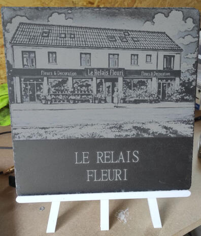 Gravure sur ardoise. Chevalet en Pla, Impression 3d.