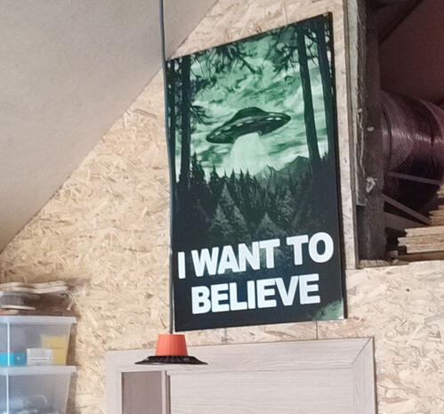 Gravure sur toile peinte